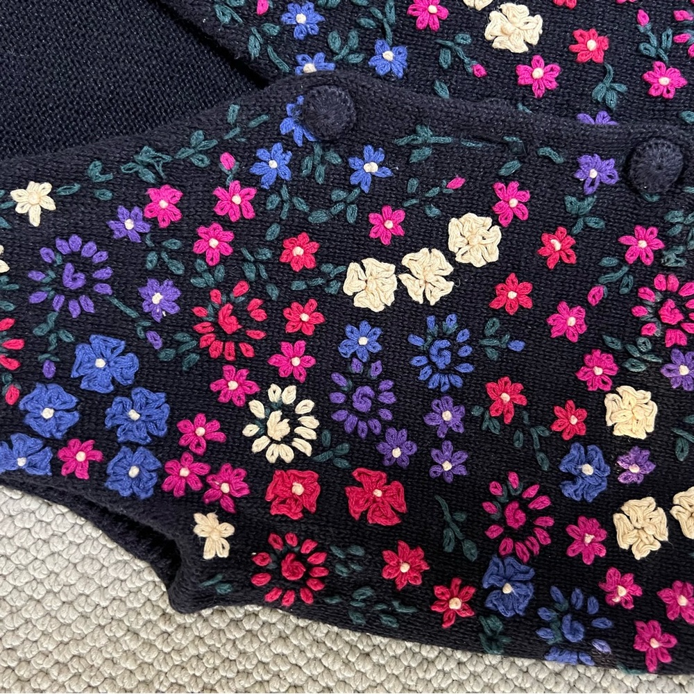 Vintage Floral Knit Vest - Picture 8 of 9